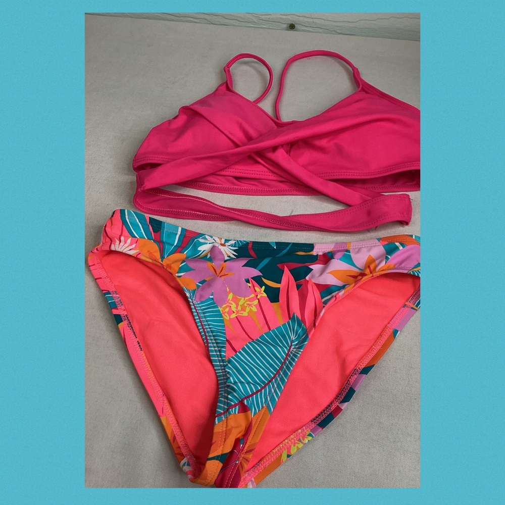 Pink and Floral Bikini Set.9